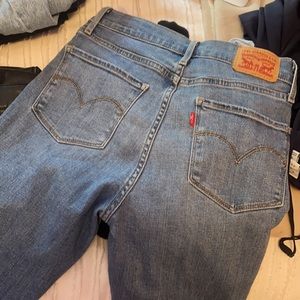 LEVI JEANS